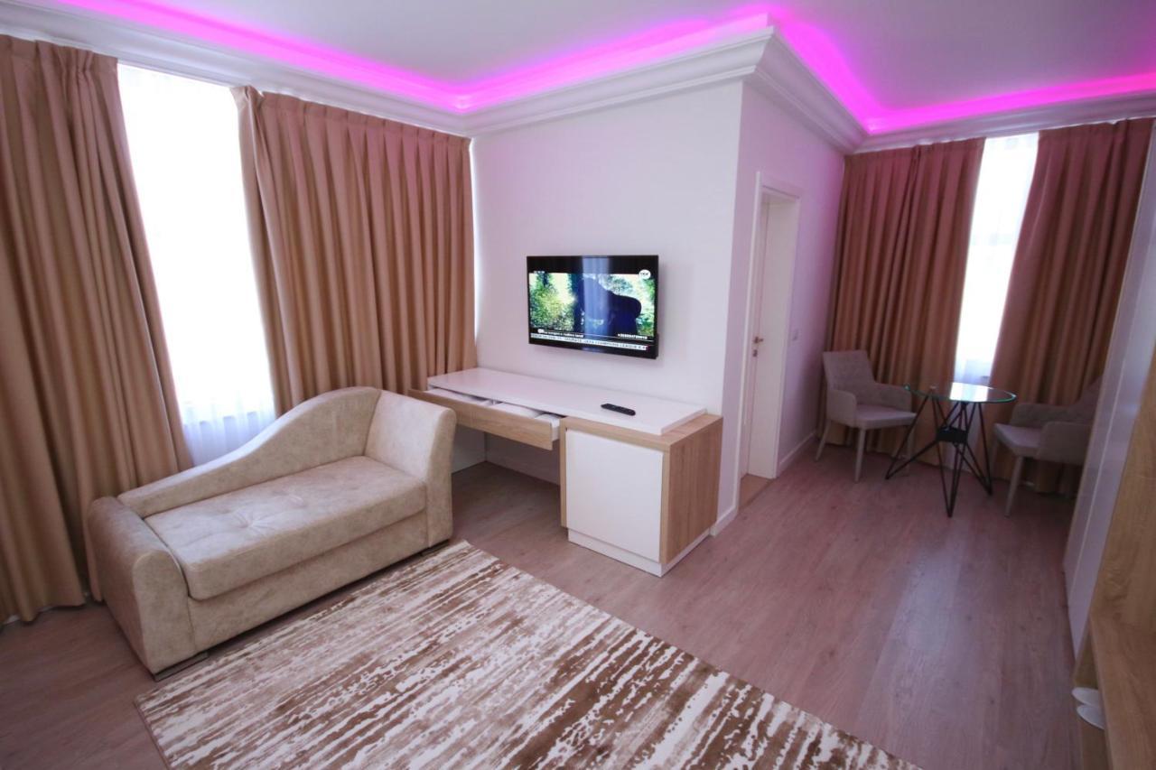 Eljos Hotel Fushe-Kruje Ngoại thất bức ảnh