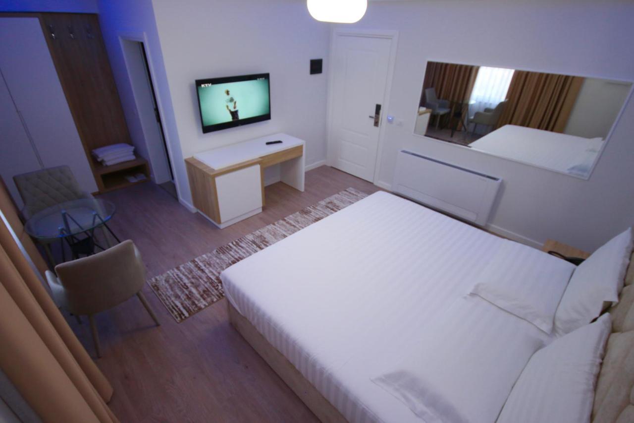 Eljos Hotel Fushe-Kruje Ngoại thất bức ảnh