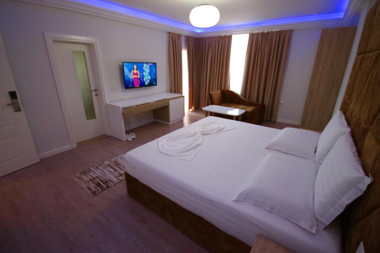 Eljos Hotel Fushe-Kruje Ngoại thất bức ảnh