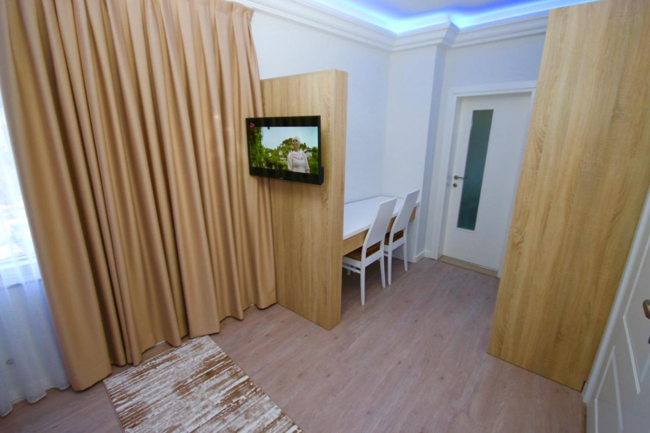Eljos Hotel Fushe-Kruje Ngoại thất bức ảnh